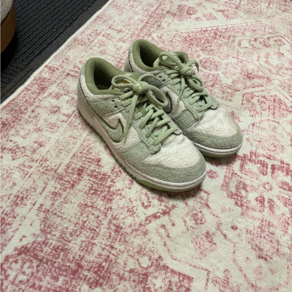 Women’s nike dunk low SE’ fleece honeydew